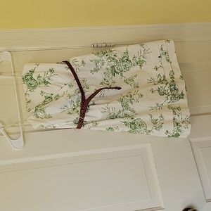 Sleeveless white and green belted mini dress